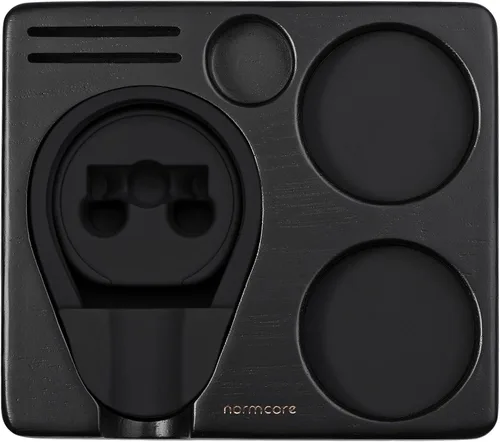Vista 3 de Estación de bateo compacta Normcore, base de estación de bateo espresso negra, soporte genuino de tamper de roble negro americano, base de soporte