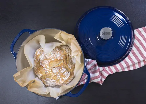 Vista 4 de Lodge - Horno holandés esmaltado, 6 cuartos de galón, sartén de hierro fundido, índigo y esmaltado, 8 pulgadas, trébedes índigo
