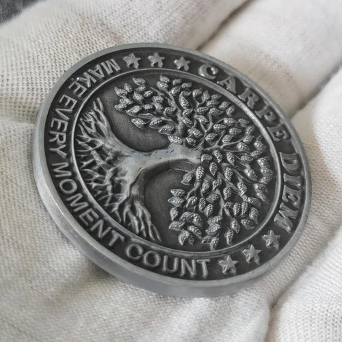 Vista 6 de Medallón Memento Mori Artfully Sculped: una moneda de desafío estoica y espiritual de calavera que sirve como un recordatorio constante
