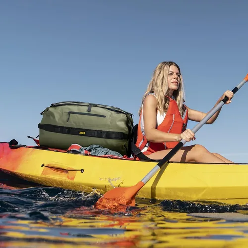 Vista 5 de MIER Bolsa de lona impermeable grande con parte superior enrollable para kayak, rafting, canotaje, natación, campamento, viajes, gimnasio, playa