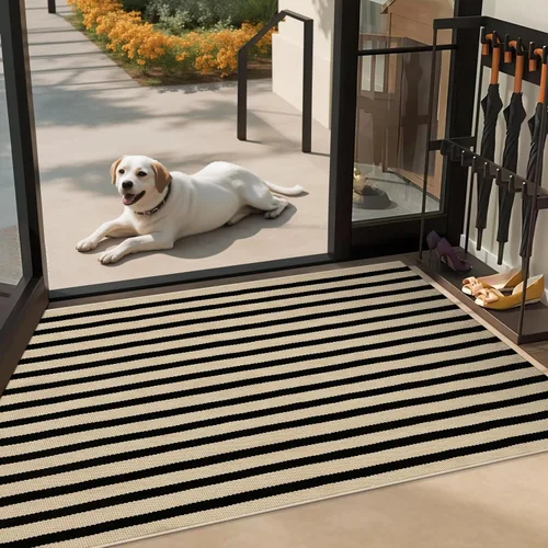 Vista 2 de LEEVAN - Tapete lavable para exteriores a rayas color blanco y negro, tapete para entrada