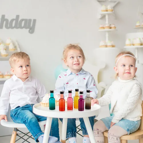 Vista 5 de Tessco 100 Piezas Mini Botellas de Licor de Plástico Mini Botella de Aderezo para Ensalada Navidad Pequeños Chupitos Soportes de Alcohol con Tapa