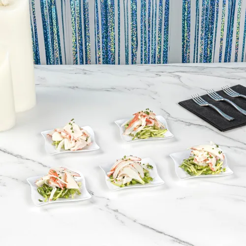 Vista 3 de Restaurantware Platos de postre de 3 x 3 pulgadas, 100 platos de cóctel pequeños, bordes ondulados cuadrados, platos desechables de plástico blanco