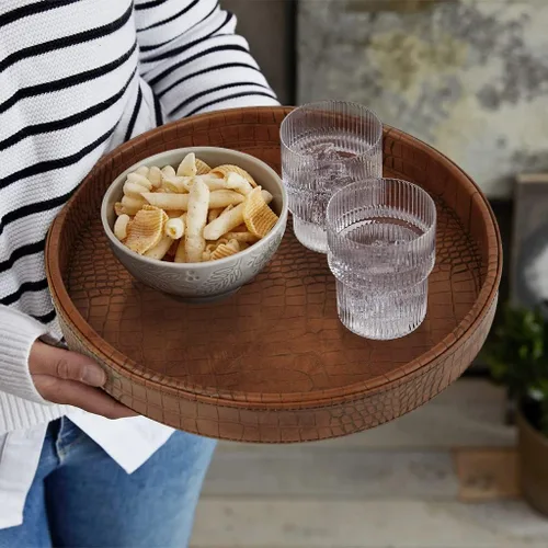 Vista 5 de HofferRuffer Bandeja Redonda de Servir de Cuero Sintético, Bandeja Decorativa de Alimentos de Cuero Croco Vegano para Almacenar Bebidas, Aperitivos