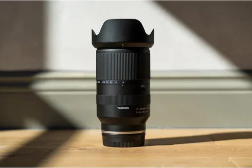 Vista 10 de Tamron 18-300 mm F/3.5-6.3 Di III-A VC VXD Objetivo para cámaras Sony E APS-C Mirrorless (Negro)