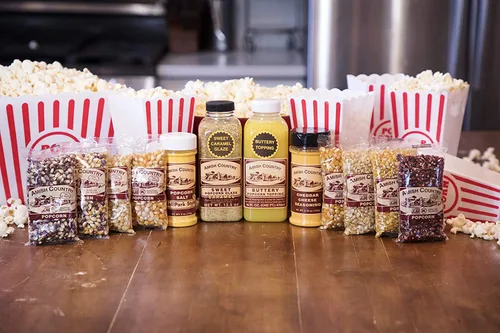 Vista 3 de Amish Country Popcorn Juego de regalo variado de 8 a 4 onzas con cobertura de mantequilla, glaseado de caramelo dulce, sal de estadio y condimento
