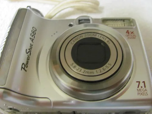Canon PowerShot A560 7.1MP Cámara digital con zoom óptico 4x (Modelo antiguo)