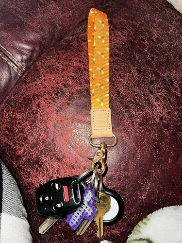 Vista 2 de Correa de muñeca con llavero para mujer