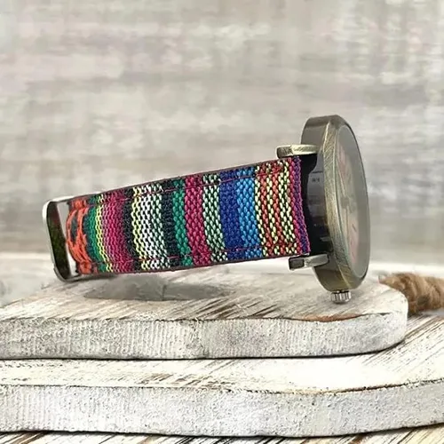 Vista 2 de LUKYBIRDS Patrón de arco iris multicolor reloj hippie bohemio maravilloso regalo para mujer correa tejida de piel sintética