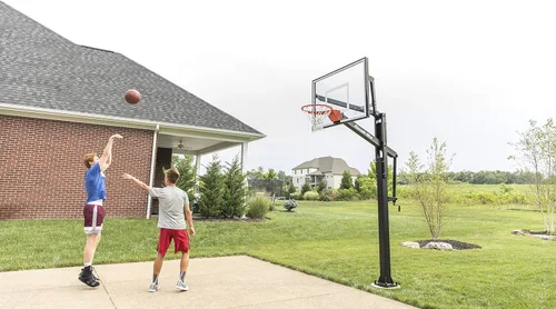 Vista 7 de Aros de baloncesto Goalrilla con tablero de meta de vidrio templado, marco negro anodizado y sistema de anclaje en el suelo FT54