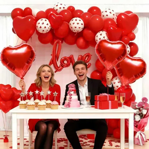 Vista 4 de Kit de arco de globos para el día de San Valentín de 117 piezas y 1000 pétalos de rosa roja, globos de corazón de confeti rojo, globos de papel