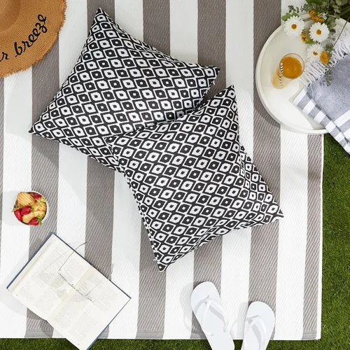 Vista 3 de DII Colección de fundas de almohada de poliéster repelente al agua para exteriores, reversible, 18x18, Ikat negro, 2 piezas