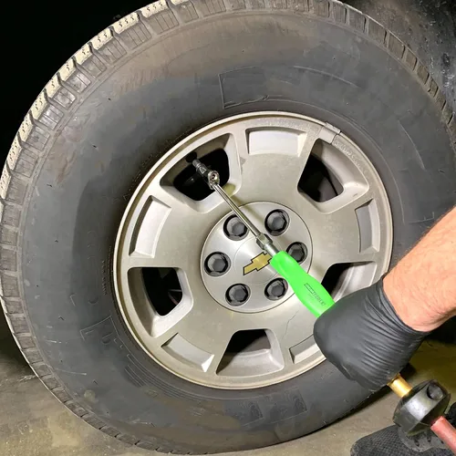 Vista 6 de OEMTOOLS 24413 Boquilla de Aire de Doble Pie, Boquilla de Aire con Bloqueo de Inclinación para Inflado Seguro, Mango de Boquilla para Neumático